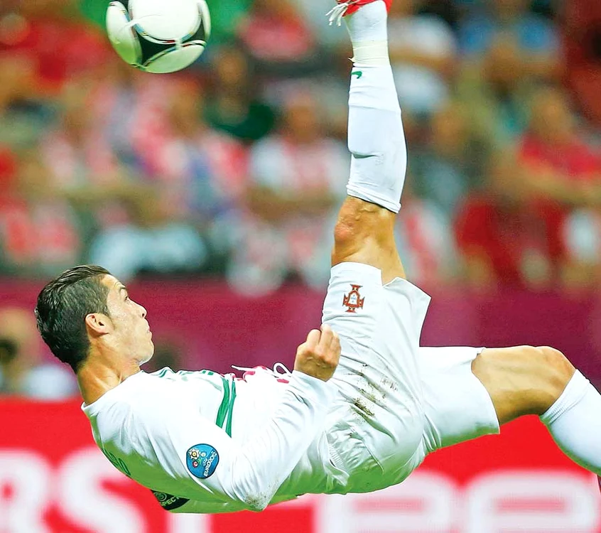 "Nu simt o presiune specială pentru că joc cu Spania. Responsabi–litate da, presiune nu. Va fi o bătălie dură.” Cristiano Ronaldo, atacant