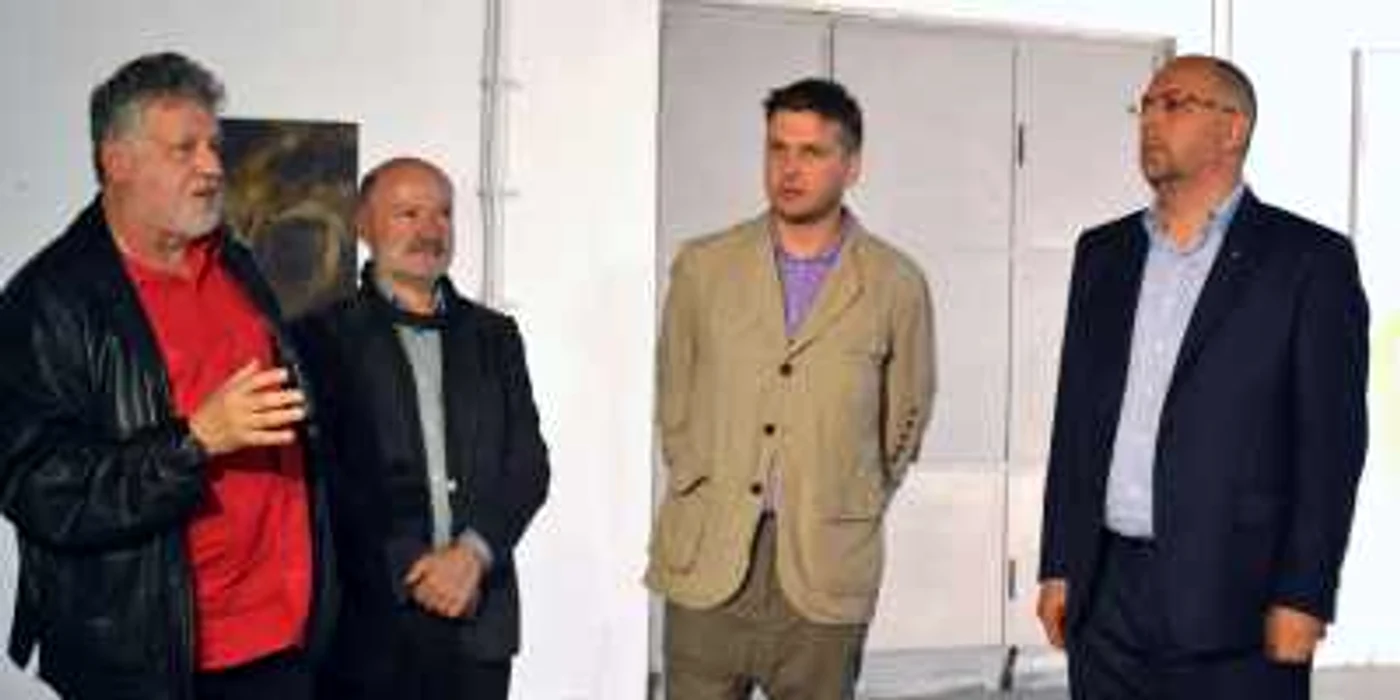 Pavel Şuşară, Petru Lucaci, Részegh Botond şi Kelemen Hunor la vernisajul "Nighfall"