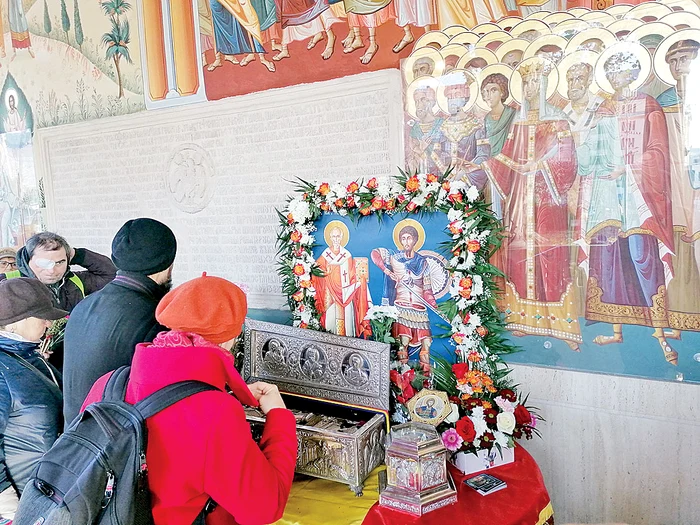 Credincioşii s-au rugat pentru copii, dar şi pentru fetele singure