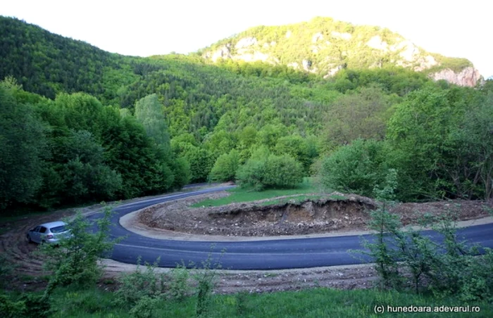 Drumul spre Cetatea dacică Piatra Roşie este modernizat. FOTO: Daniel Guţă. ADEVĂRUL.