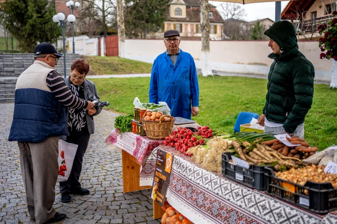 Piaţa volantă cu produse tradiţionale din Şura Mică - Sibiu Foto FB Comuna Şura Mică