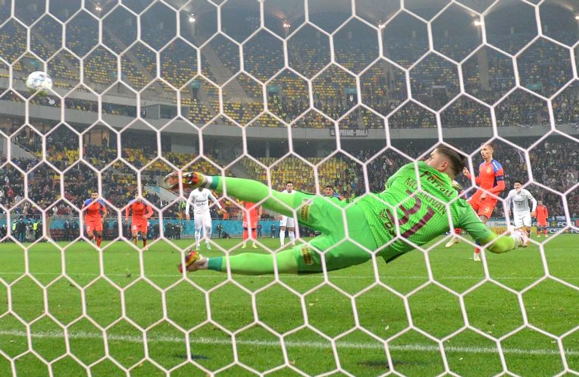 Penalty-ul transformat de Tănase a readus-o pe FCSB în avantaj (FOTO: Sportpictures)