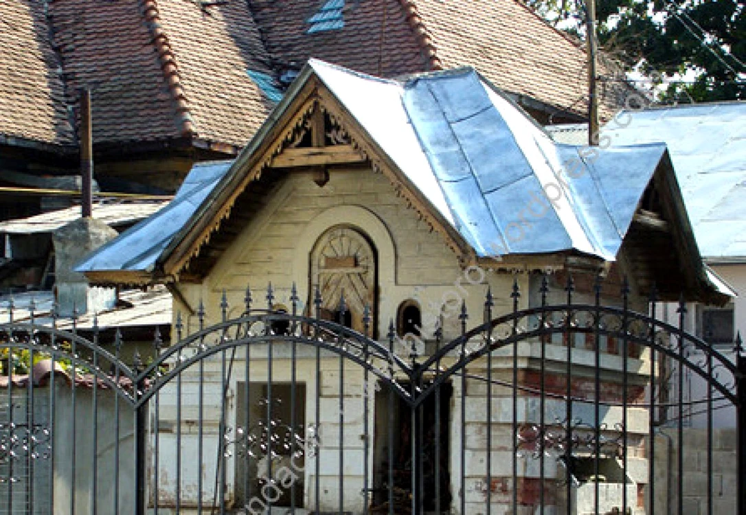 Cotineaţă arhitecturală Fin de Siècle, Târgovişte. FOTO: Valentin Mandache