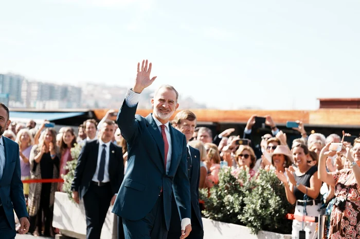 Regele Felipe al Spaniei, bandajat la mâna stângă. FOTO: Profimedia