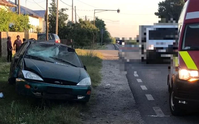 Un şofer în vârstă de 27 ani a aţipit la volan, pierzând controlul asupra direcţiei de mers