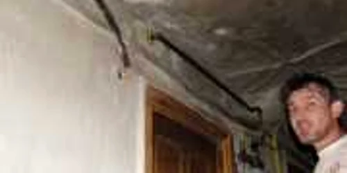 Iuliu Urs, unul dintre vecinii de pe Ostrovului, spune că uşa garsonierei era întredeschisă