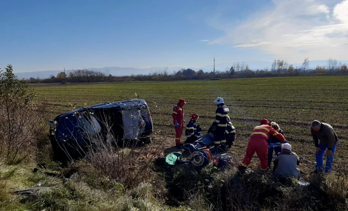 Două autoturisme s-au lovit violent FOTO ISU Timiș