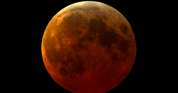 Luna portocalie
