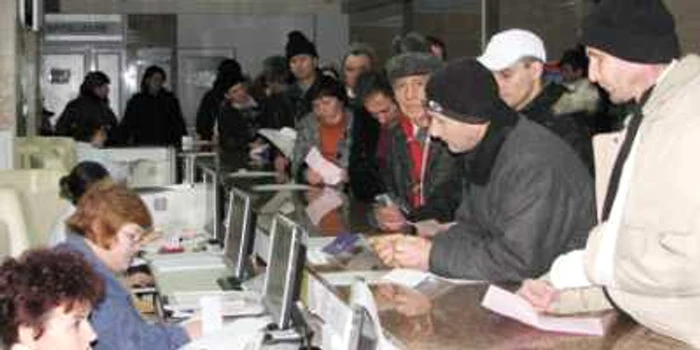 Botoşănenii au făcut coadă ieri dimineaţă la recepţia Spitalului Judeţean pentru a se vaccina antigripal