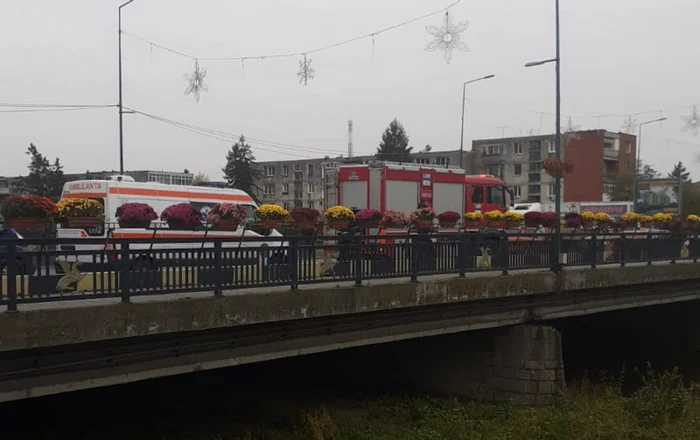 Colet suspect sub Podul Vinerii Mari din centrul oraşului Râmnicu Vâlcea Foto Vocea Vâlcii