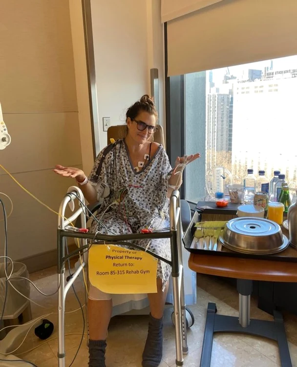 30 mai 2021 - Brooke Shields a început gimnastica de recuperareFotografii: Instagram