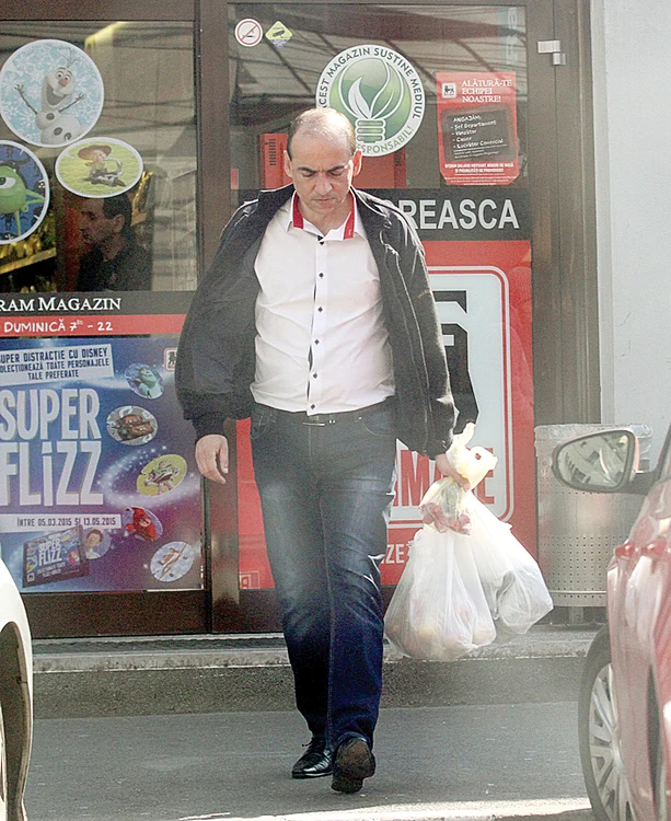 Şoferul personal a cărat sacoşele