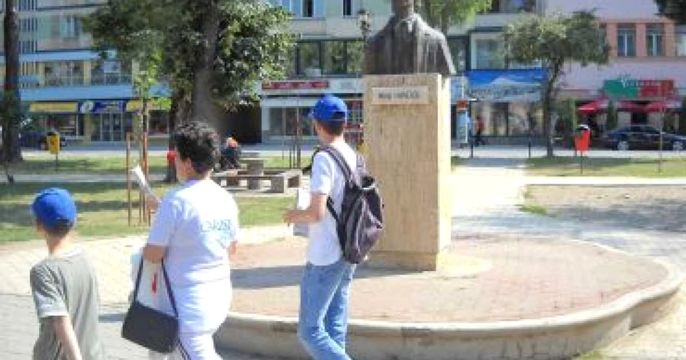 Alba Iulia: Întâlnire la statuia lui Mihai Eminescu