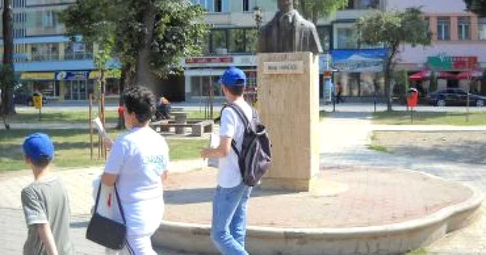 Alba Iulia: Întâlnire la statuia lui Mihai Eminescu