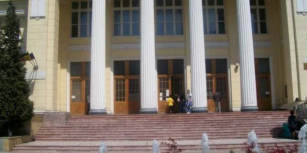 La Tribunalul Valcea, preşedintele este unul dintre cei mai bine platiti judecatori din Romania