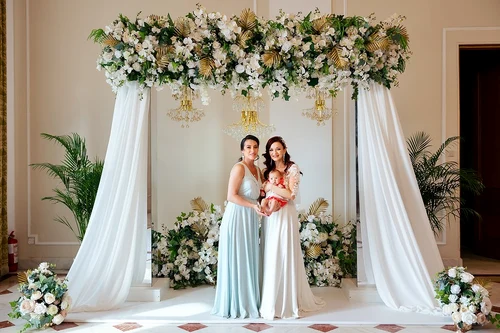 Catalina Ponor si Bogdan Jianu nasi de botez Alisa Paun Coman (1) jpg