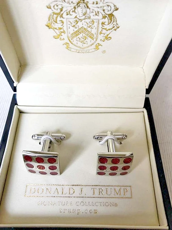 Așa arată butonii de 500 de dolari