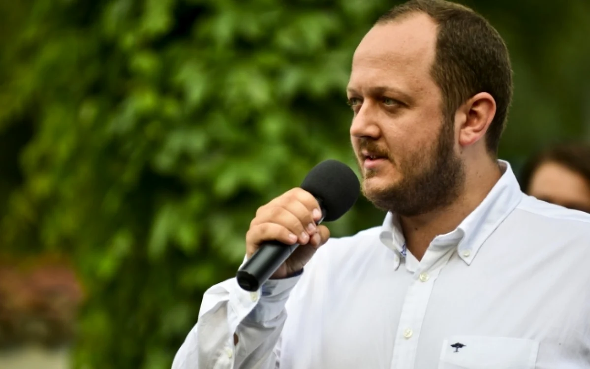 Vicepreşedintele Partidului Mişcarea Populară, Adrian Papahagi, a citi pactul pentru Transilvania şi Banat. FOTO: Adevărul
