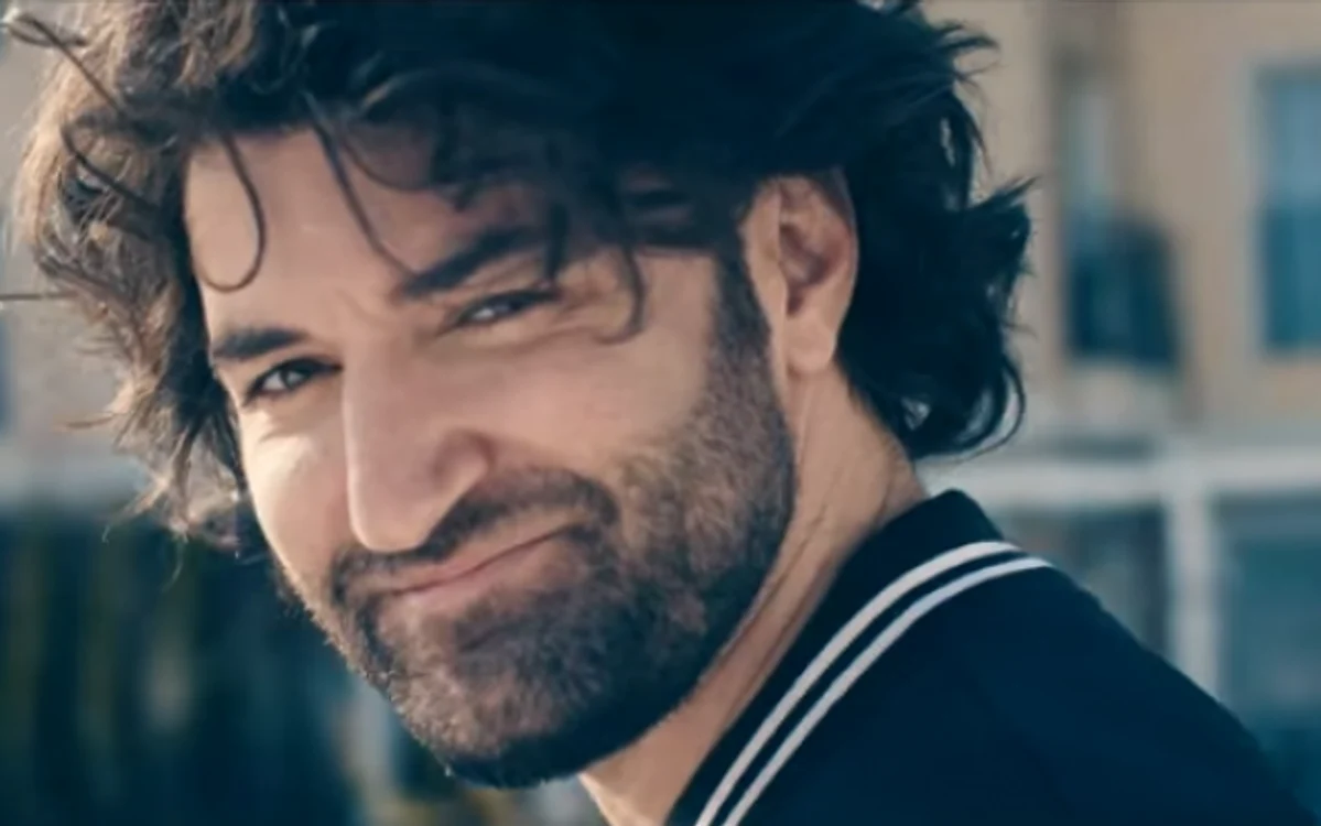 Smiley a colaborat cu DOC şi Motzu
pentru piesa „Pierdut buletin“ FOTO Captură