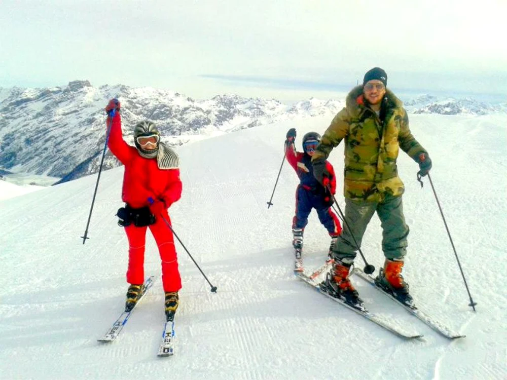 Mihaela Cernea, cu familia pe pârtie (foto: arhiva personală)