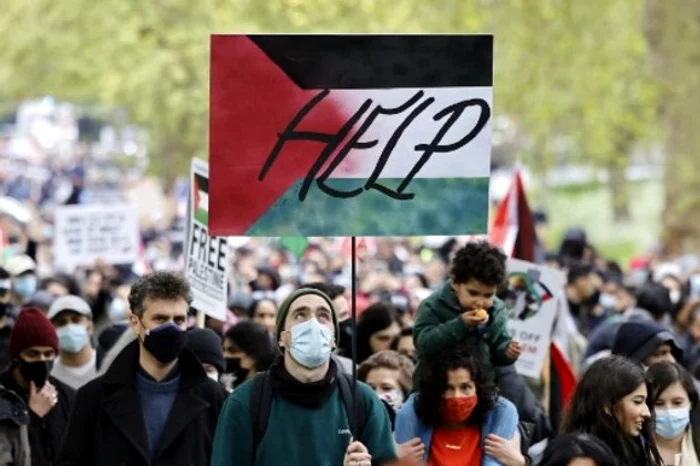 
    Poliţia din Franşa a folosit tunuri de apă şi gaze lacrimogene pe protestarii pro-Palestinafoto: AFP  