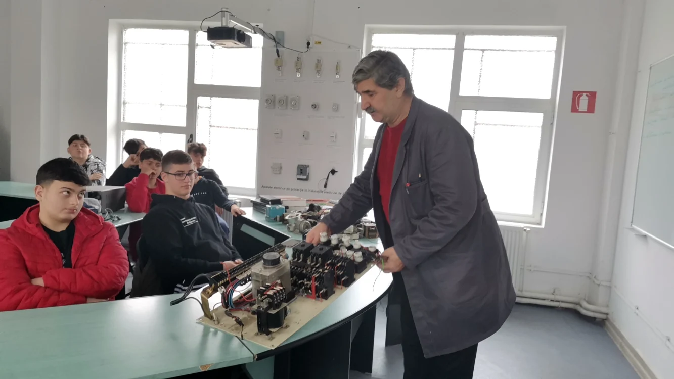 Atelieriele școlii au fost dotate în ultimii ani cu ajutorul firmelor partenere FOTO: A.M.