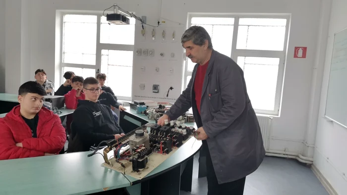 Atelieriele școlii au fost dotate în ultimii ani cu ajutorul firmelor partenere FOTO: A.M.