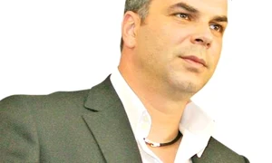 Cosmin Olăroiu s a umplut de bani în anii petrecuţi ca antrenor în Golf jpeg