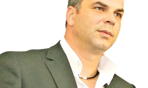 Cosmin Olăroiu s a umplut de bani în anii petrecuţi ca antrenor în Golf jpeg