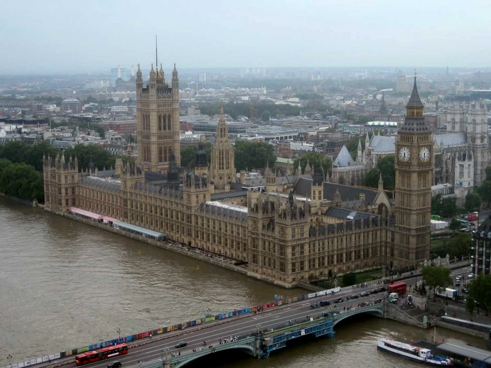 Channel 4 a documentat modul în care funcţionarii ruşi cumpără conace în Londra. FOTO: oferte-londra.ro