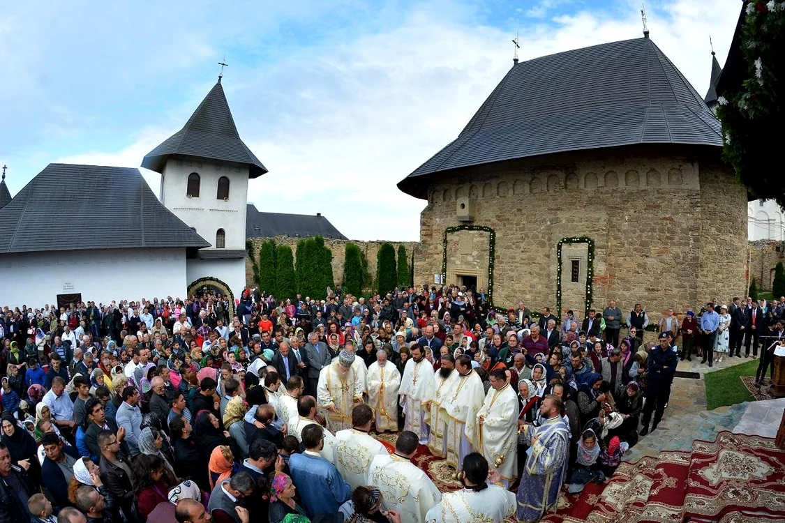 Mănăstirea Hadâmbu are hram pe 8 septembrie, în prima sărbătoare mare a anului bisericesc.