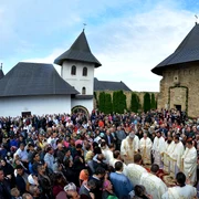 Manastirea Hadâmbu  Foto Constantin Ciofu Mitropolia Moldovei si Bucovinei jpg