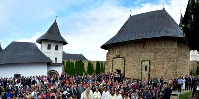 Manastirea Hadâmbu  Foto Constantin Ciofu Mitropolia Moldovei si Bucovinei jpg
