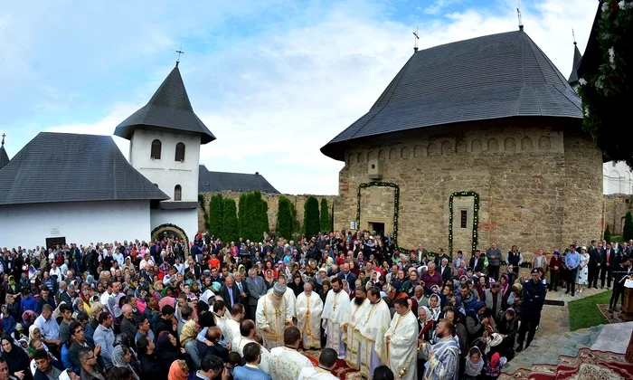 Manastirea Hadâmbu Foto Constantin Ciofu Mitropolia Moldovei si Bucovinei jpg