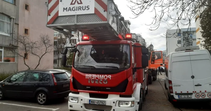 Echipajele ISU Argeş au lichidat incendiul