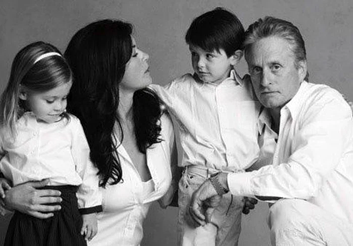 
    Familia Zeta-Douglas   