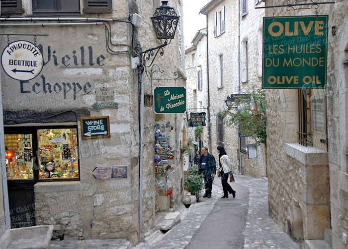 Magazinele cochete  sunt pline de suveniruri