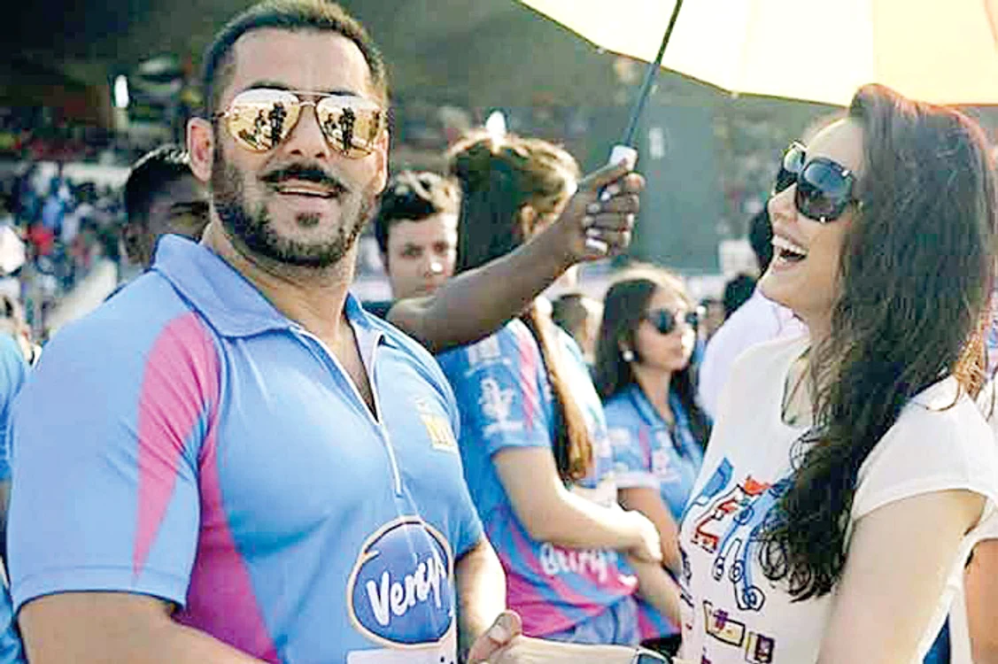 Salman, foarte vesel în compania frumoasei Preity Zinta