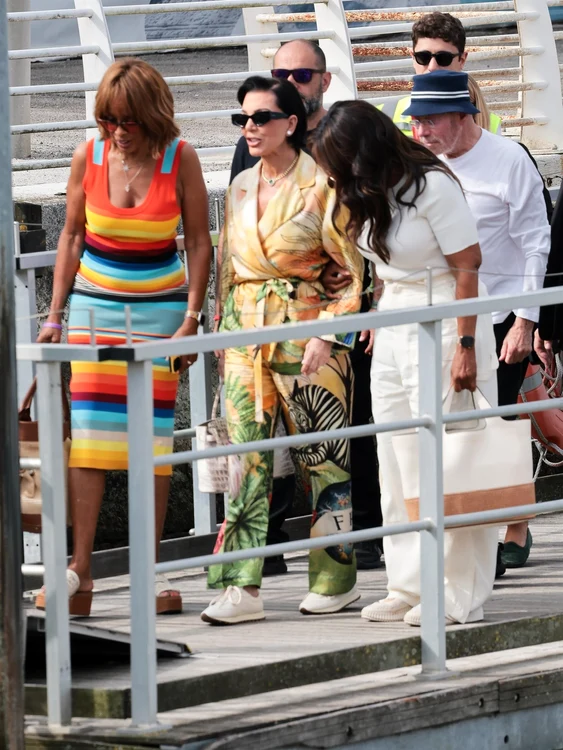 Oprah și Kris Jenner la nunta lui Jeff Bezos profimedia 1016233210 jpg