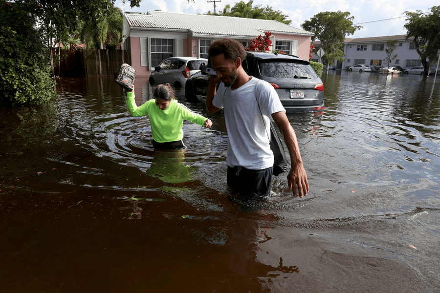 GALERIE FOTO Inundațiile devastatoare din Florida obligă locuitorii să intre în adăposturi de urgență
