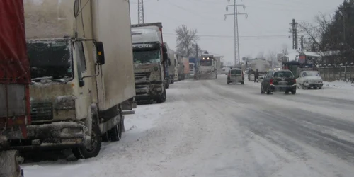 Traficul pe DN1, spre staţiunile montane, a început să se îngreuneze