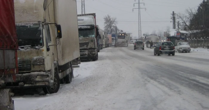 Traficul pe DN1, spre staţiunile montane, a început să se îngreuneze