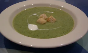 supa crema de broccoli cu smantana si parmezan jpeg