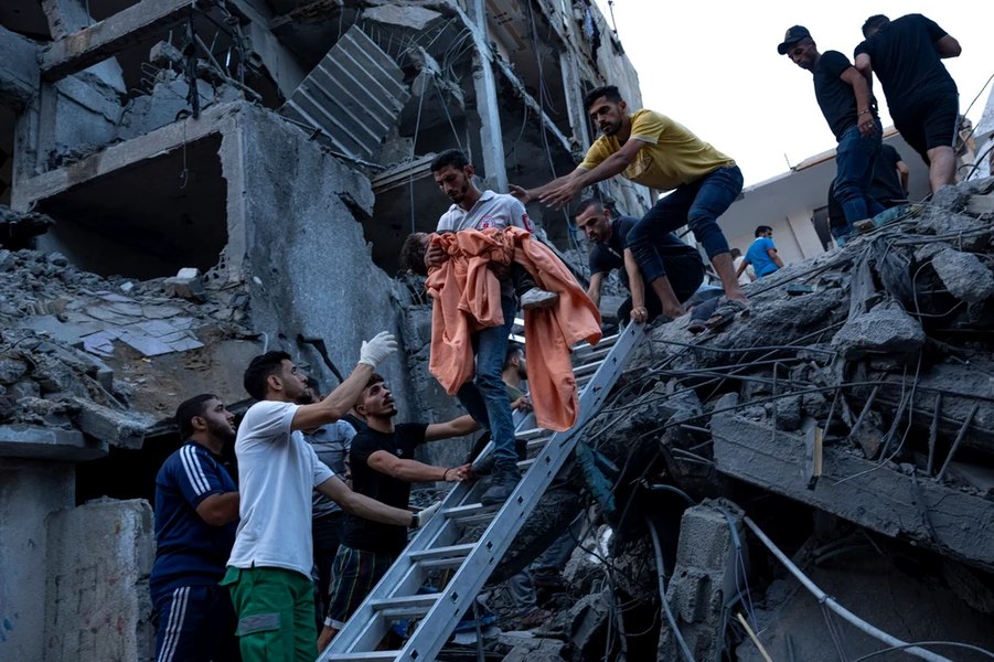 Noi bombardamente sângeroase în Gaza: 33 de morți doar într-o școală tranformată în adăpost