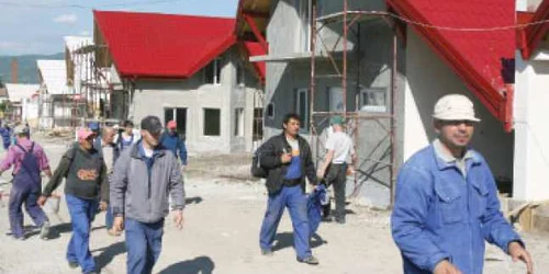 Construcţiile,  în continuă scădere