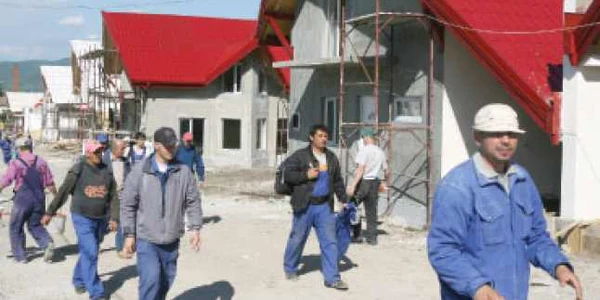 Construcţiile,  în continuă scădere