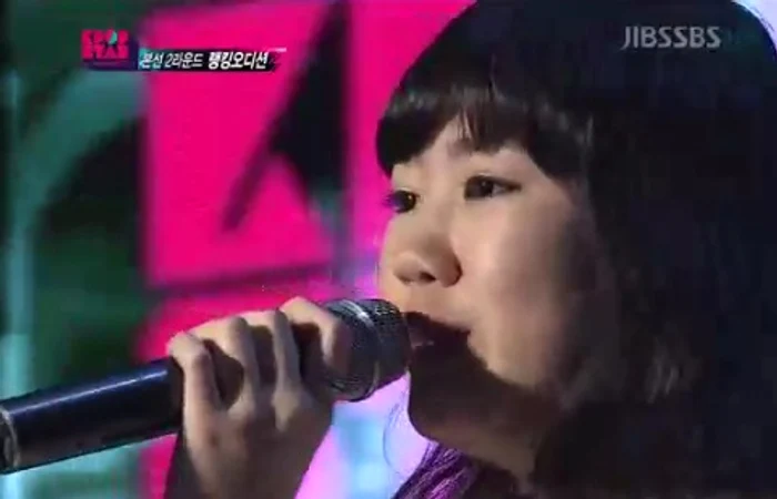 
    Park Ji Min a interpretat piesa Adelei  