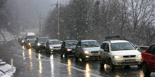 Traficul de pe Valea Prahovei a devenit un coşmar, înainte de Revelion Foto: arhivă