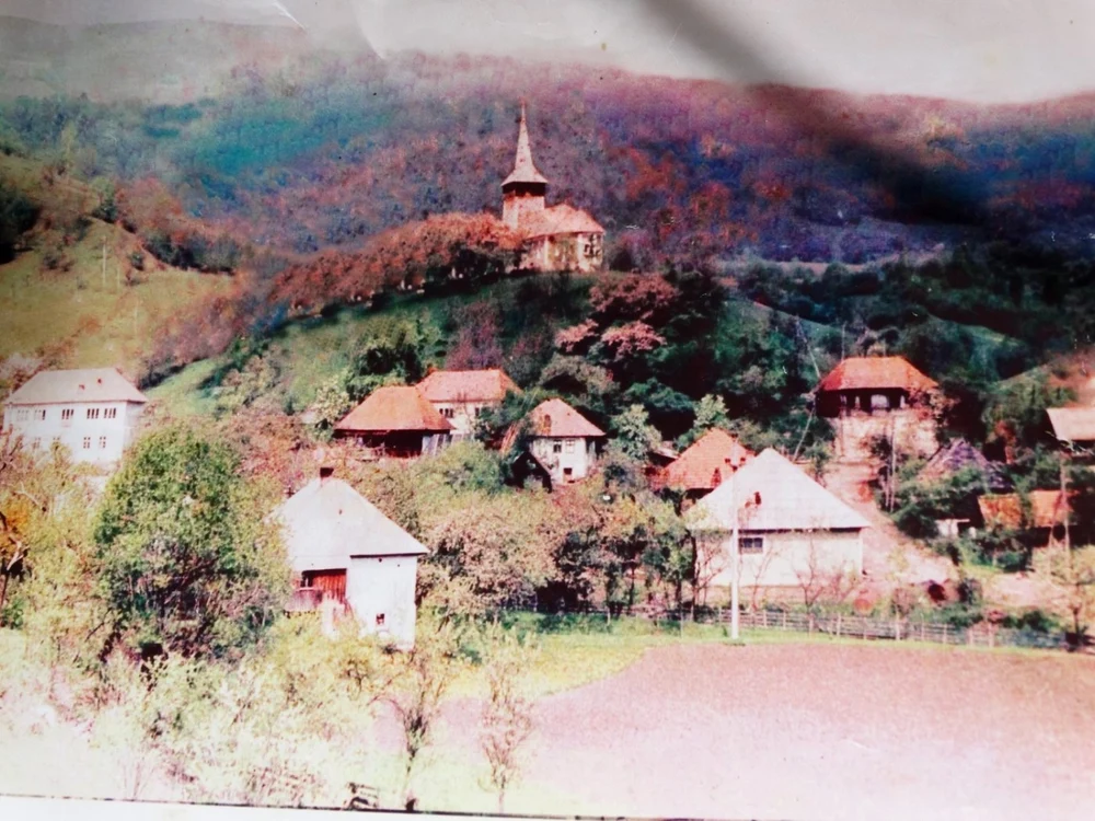 Imagine cu satul Geamăna aşa cum era înainte de a fi distrus de halda de steril