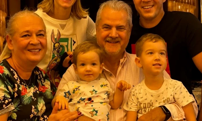 1 adrian nastase si familia jpg jpeg